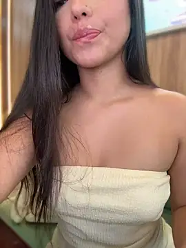 Valentina-gomezz - DOMI INSIDE DEEP + SPIT MY TITS IN MALL