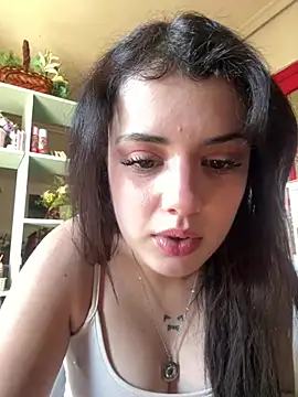 Noradior - take off top and show tits 🍒
