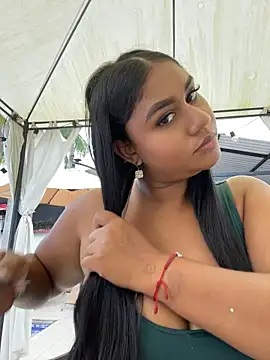 NayTorres - FINGERS IN PUSSY AND CUM IN PUBLIC