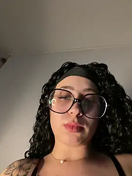 Queenlo_xxx - suce encore très fort ton gode lolo