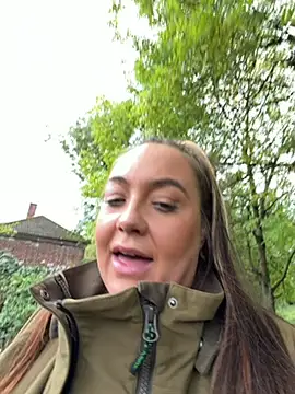 Naughty_Brunette_xx