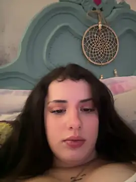 Noradior - take off top and show tits 🍒