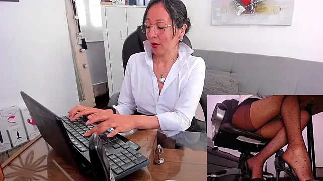 Loretta_fraser - Sexy Walk with Heels,Teasing Show & Oil