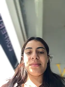 Hannacruzs - Play in the public bathroom and squirt