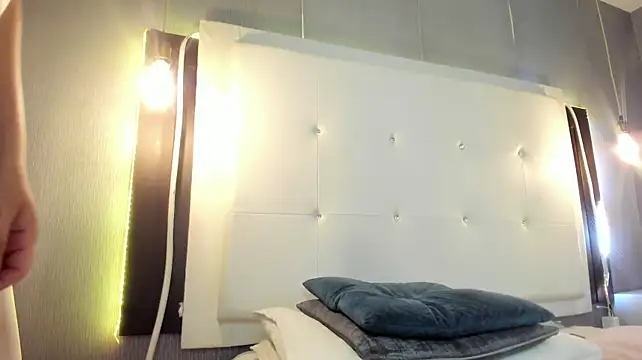 Ximenanoah - red ass