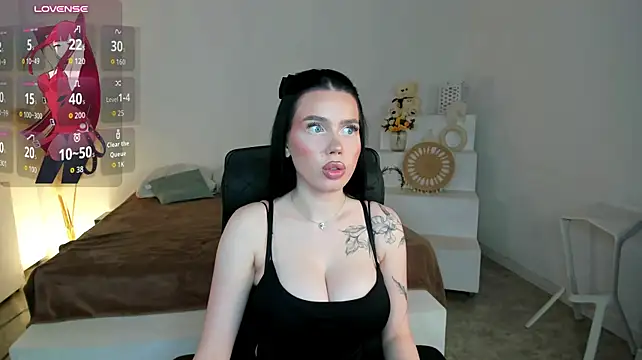 Mistress_of_hearts - boobs oil show
