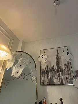HoneyMollyX - FINGERING IN THE BATHROOM