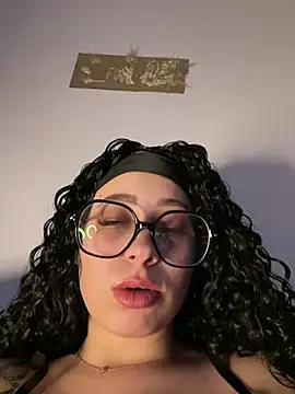 Queenlo_xxx - suce encore très fort ton gode lolo