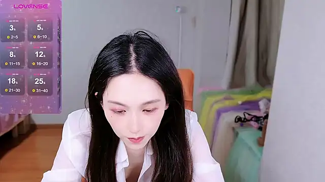 Xixi888888 - 全裸背着身 ~小狗趴~
