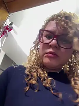 ROSALIASSHOP - SERVING IN A THONG 5 MIN