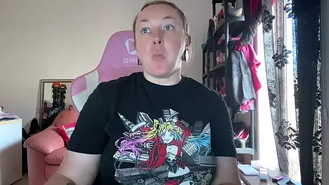 Kisicaxx - fuck my pussyy with HUGE dildo
