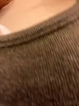 Outdorable - Lift top&run wet finger over nipples