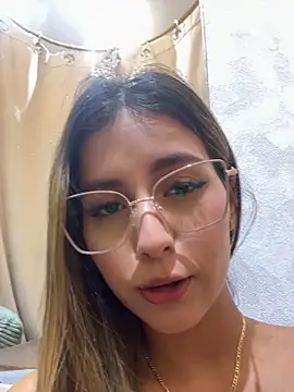 Valeria-escobar - SQUIRT IN PUBLIC CHANGING ROOMS (MALL)