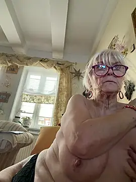 HotGrandma70 - 💋Brüste zusammen drücken