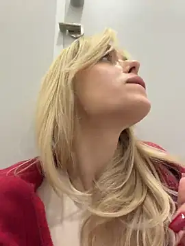 PollyLolly - Spank my naughty ass ON PUBLIC WC