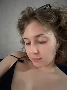 KellyKeler - Anal plug in my sweet ASS 🥵