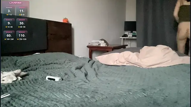 AlisonMilles - suck dildo