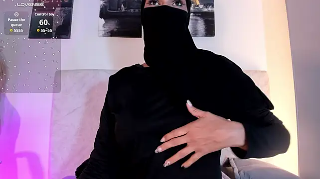 Rashidaa - I spit on and suck my tits for you