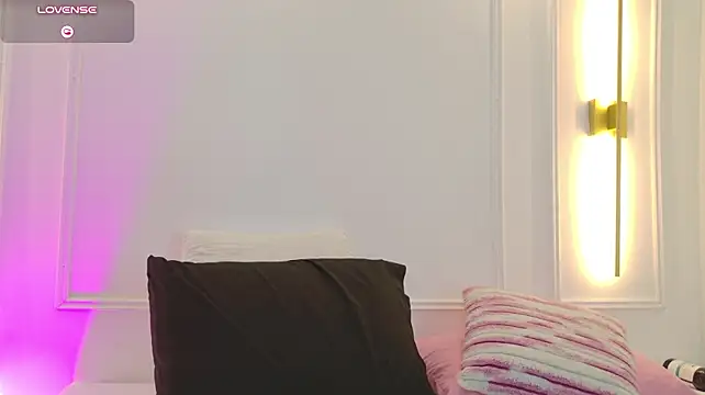 Mia_rom11 - oil on my tits
