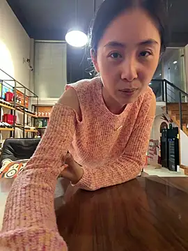 Yiyi_yi - 店门口夹假鸡鸡