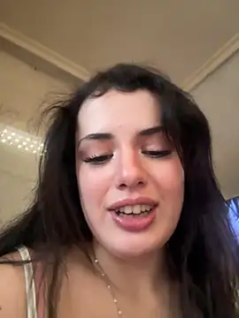 Noradior - take off top and show tits 🍒