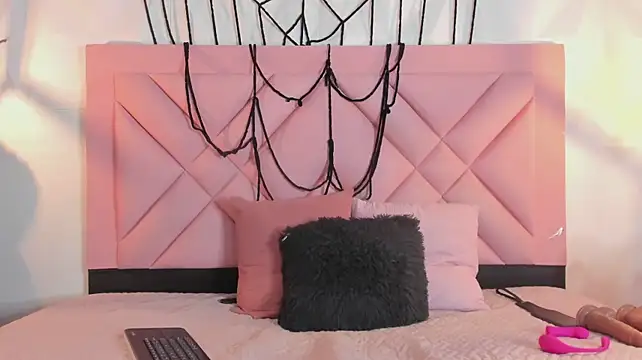 Caroline_daring - oil show on my naked body💦😈