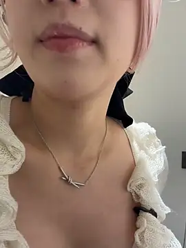 Winter11 - 商场卫生间🚻漏奶tits脱上衣