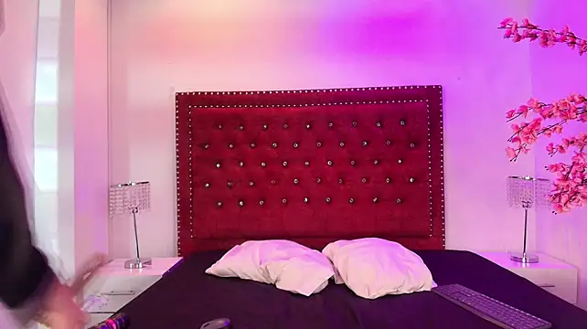 Daphne_glas - TAKE OFF PANTY + SPANK ASS😈😍💦