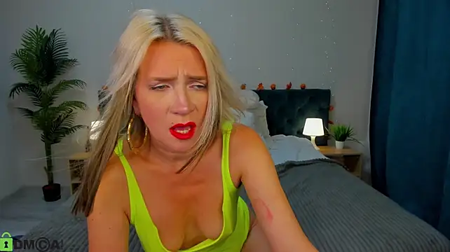 Karlen-Griessis - Tits, belly and clitoris in oil. play