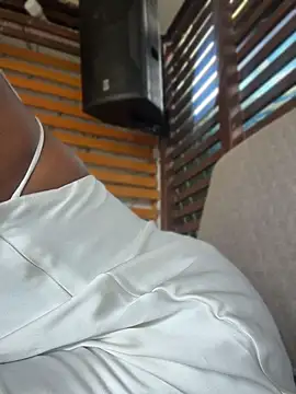 __tash - Pussy wind open& fingering in public 😈