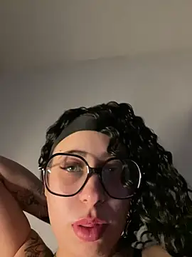 Queenlo_xxx - gagne 2 vidéos très hard🔥