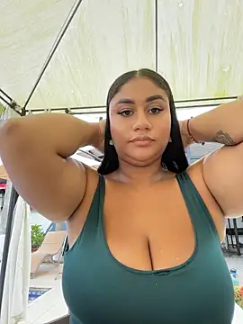NayTorres - FINGERS IN PUSSY AND CUM IN PUBLIC