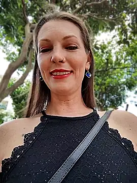 Karlacasada - Tirar a calcinha no parque 😏