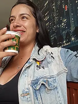 Nathaly_12 - Show oil on my tits