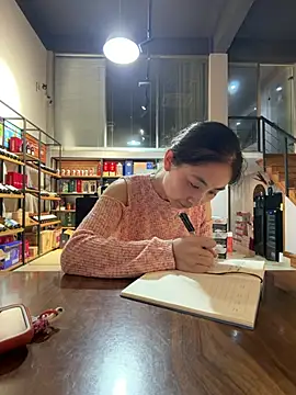 Yiyi_yi - 店门口夹假鸡鸡