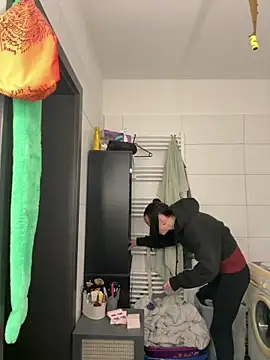Adrixnx22 - Titten +Ass ein ölen +3 heiße Bilder