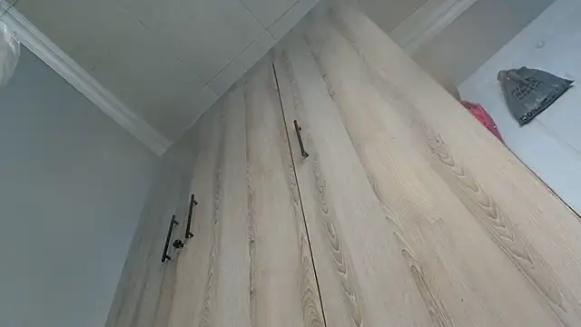 SexyyMandy - insert buttplug and squirt