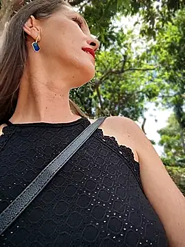 Karlacasada - Tirar a calcinha no parque 😏