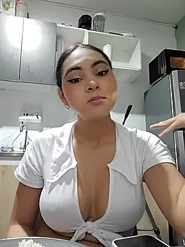 AlinnaRosee_