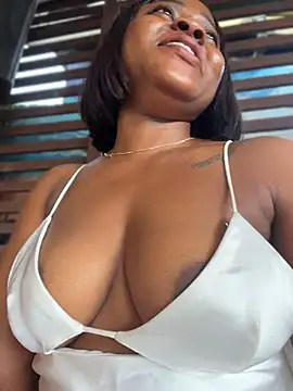 __tash - Pussy wind open& fingering in public 😈
