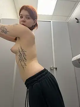 Freaky__Nikki - grind my pussy on a open door corner