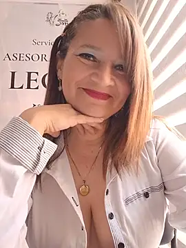 KAREN--03 - Play pussy in the work