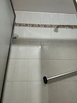HoneyMollyX - SQUIRT IN THE BATHROOM
