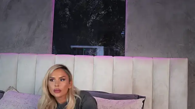 SelenaFrost - Oil on ass and ride show