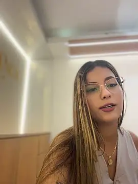 Valeria-escobar - SQUIRT IN PUBLIC CHANGING ROOMS (MALL)