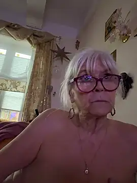 HotGrandma70 - 💋Brüste zusammen drücken