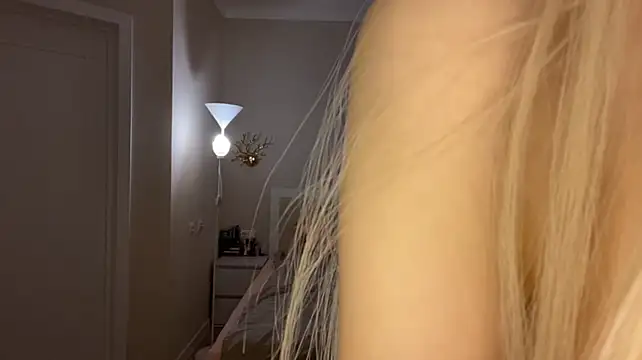 Mililluu - hard sqeezing my boobs