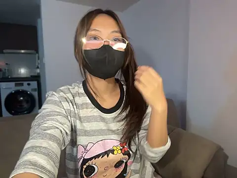 Phuong_Bee - finger in pussy