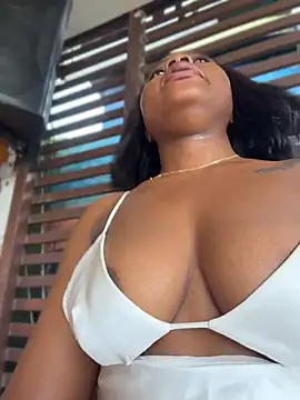 __tash - Pussy wind open& fingering in public 😈