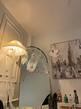 HoneyMollyX - SQUIRT IN THE BATHROOM